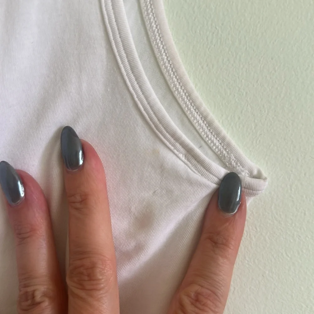 Lululemon White Crescent Tank Size 8 - Picture 8 of 10